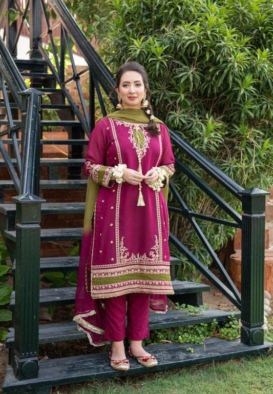 SAPPHIRE 3Pc Lawn Heavy Embroidered Suit with Chiffon dupatta