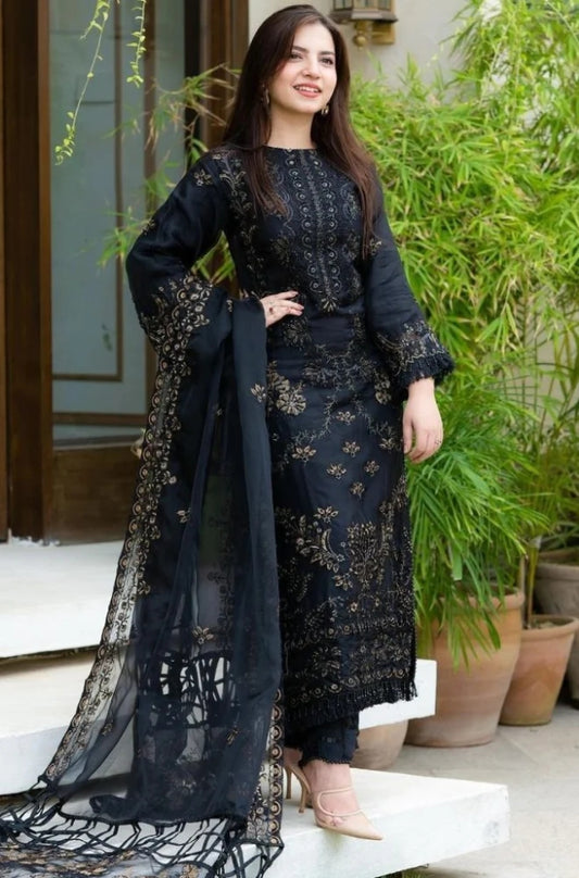 3Pc Embroidered winter Collection khaddar Suit