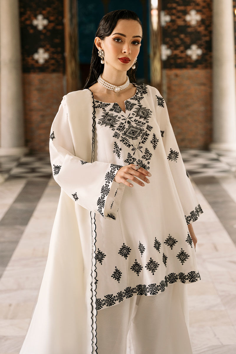 3Pc Coco Lawn Heavy Embroidered Suit